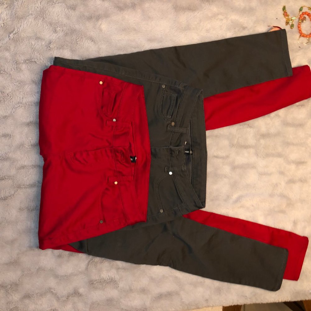 1 Pair Of Gray And 1 Pair Of Red Pants - image 6